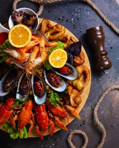 Рыба и морепродукты с доставкой на дом: свежесть и удобство прямо к вашему порогу