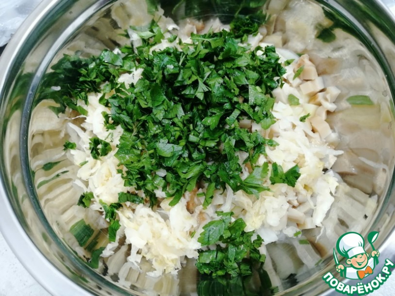 Картофельный салат с солеными груздями
