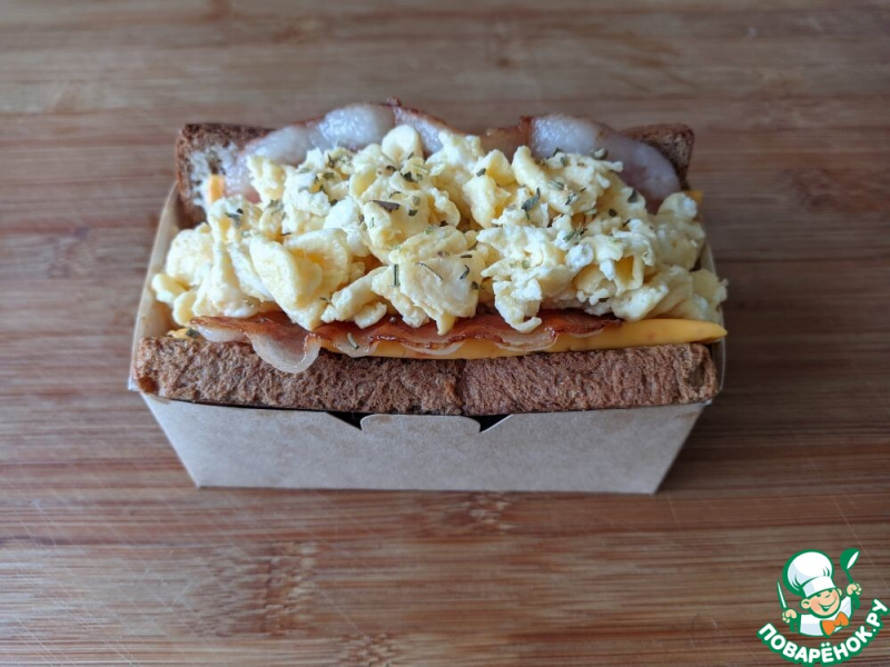 Корейский сэндвич с яичницей-болтуньей