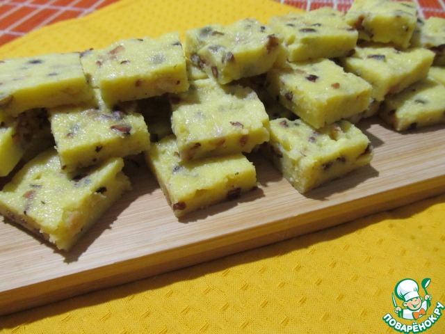 Кукурузно-манговый десерт с жареными орехами