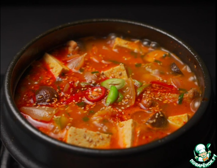 Острый корейский суп Кочудян-Чиге
