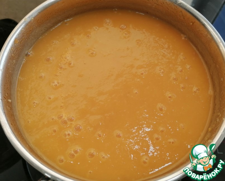 Пряный суп из тыквы и яблок