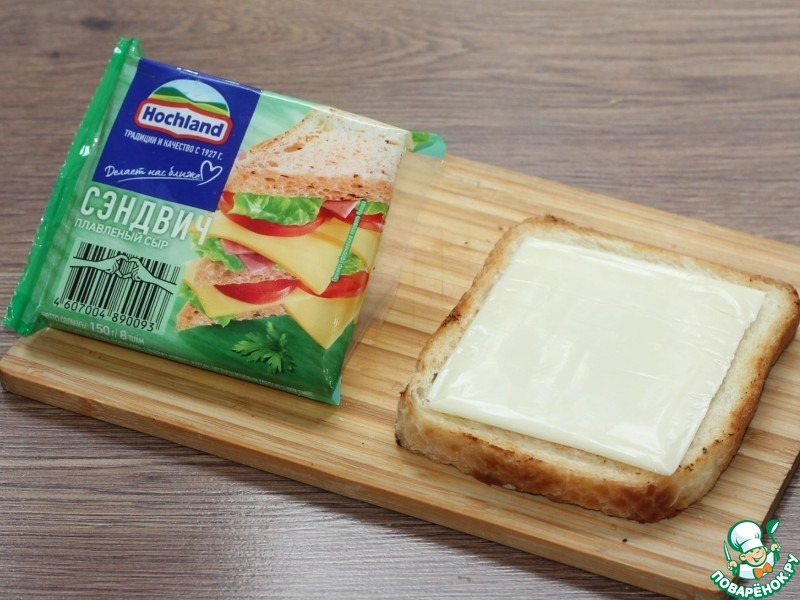 Сэндвич с карамельной брусникой и сыром