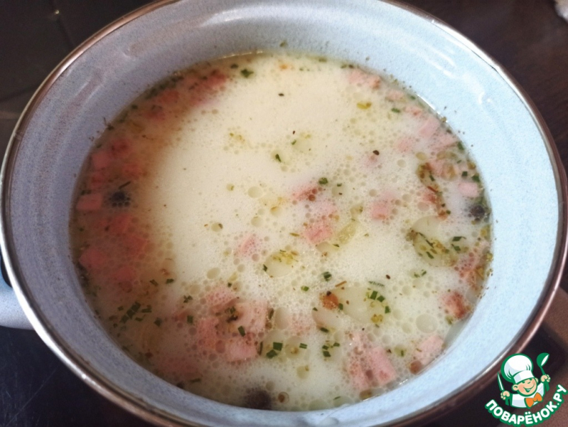Сырный суп с колбасой и киноа