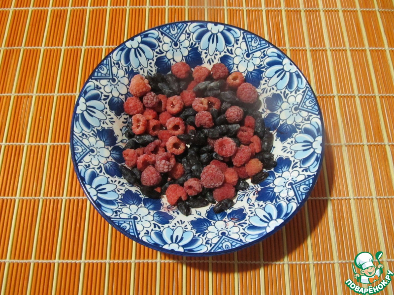 Творожный кекс с ягодами и полентой
